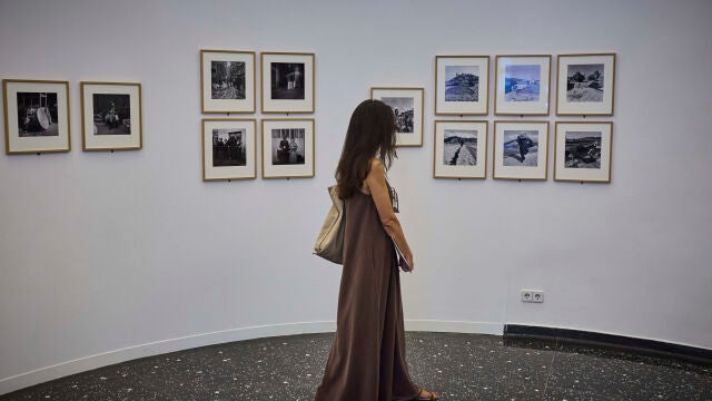 La exposición cuenta con una serie de fotografías que Dora Maar tomó en Barcelona en 1933, un periodo de deriva a punto de desembocar en la Guerra Civil