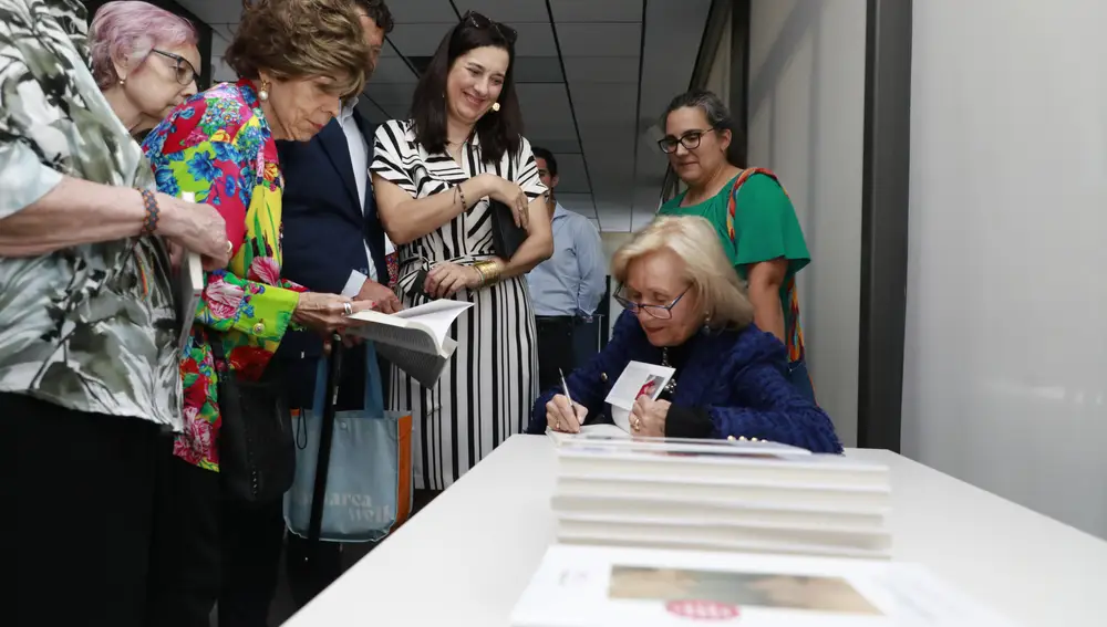 María Clara Ospina firmó ejemplares de su libro de cuentos