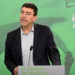 PSOE-A apoya a Sánchez y replica a Page que "seguramente no le gustaría escuchar una crítica" interna como presidente