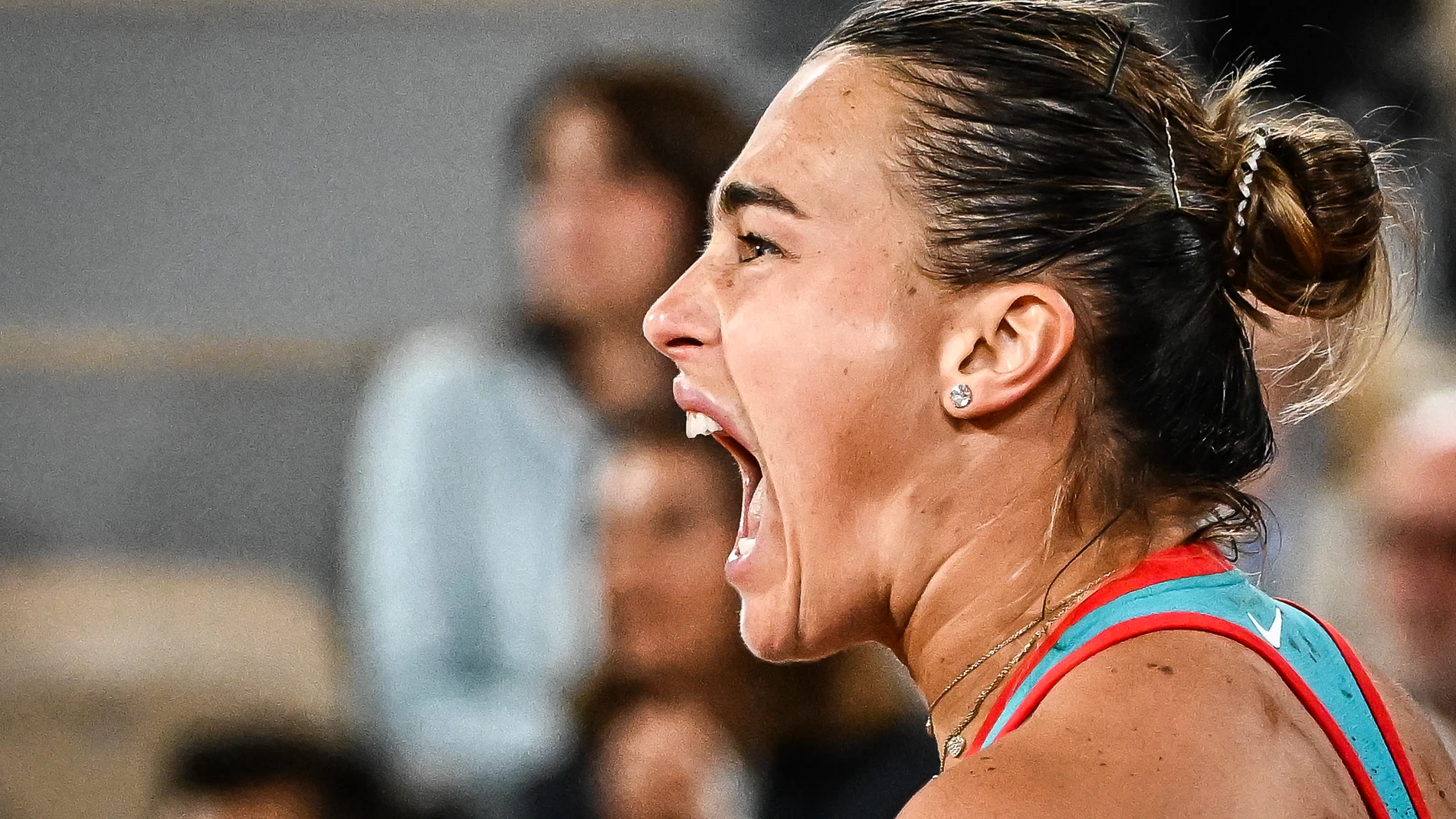 05 June 2025, France, Paris: Belarus' tennis player Aryna Sabalenka celebrates defeating Polish Iga Swiatek during their women's singles semi-final match of the French Open tennis tournament (Roland-Garros). Photo: Matthieu Mirville/ZUMA Press Wire/dpa Matthieu Mirville/ZUMA Press Wir / DPA 05/06/2025 ONLY FOR USE IN SPAIN