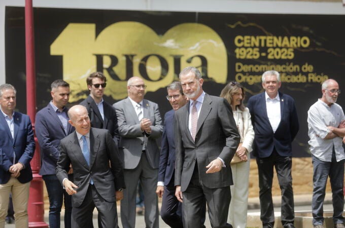 El Rey inaugura la escultura ‘Somos tiempo’ en el Barrio de La Estación de Haro (La Rioja)