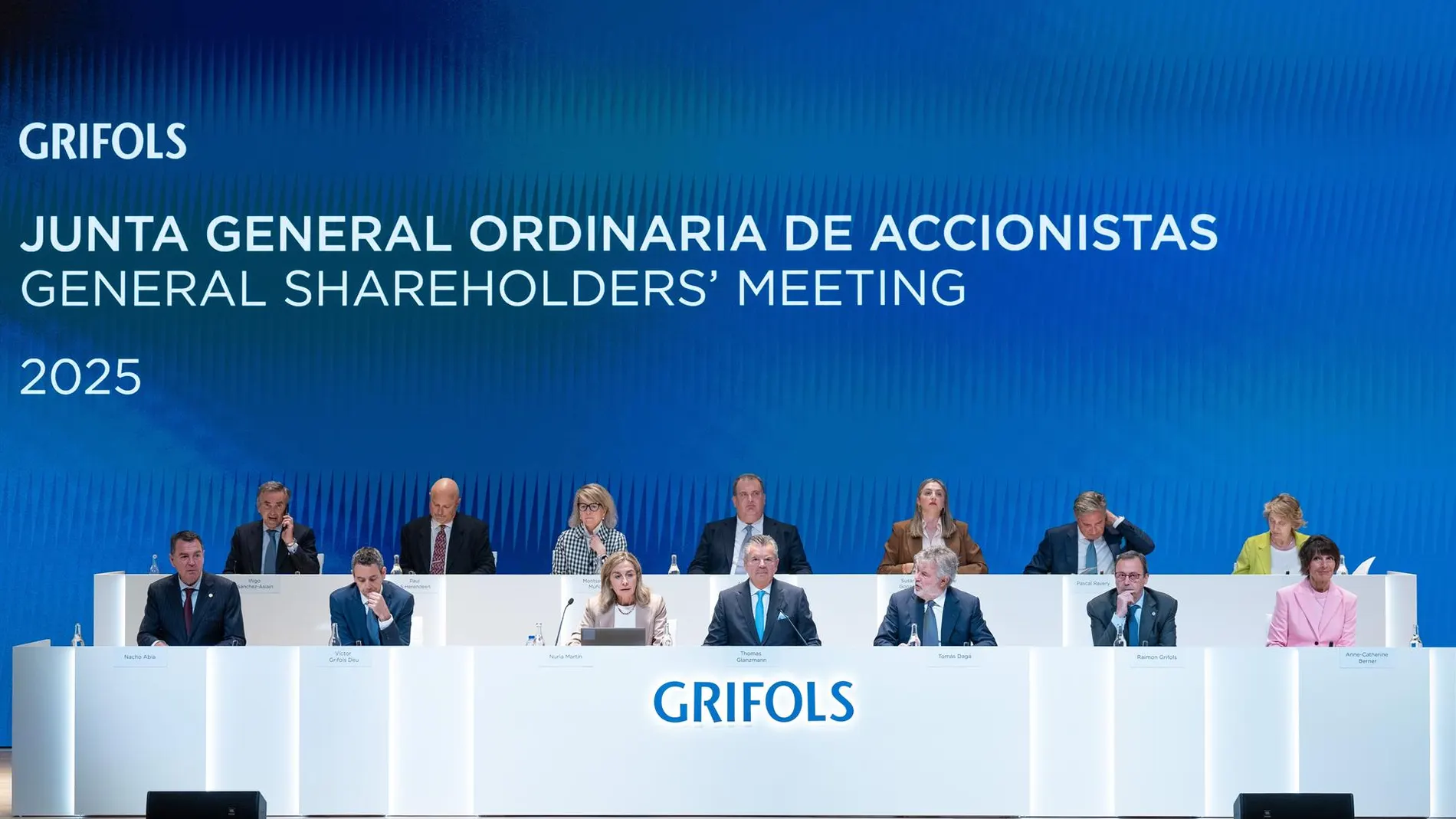Economía.- Grifols abre la puerta a una recompra de acciones y reitera los dividendos en 2025