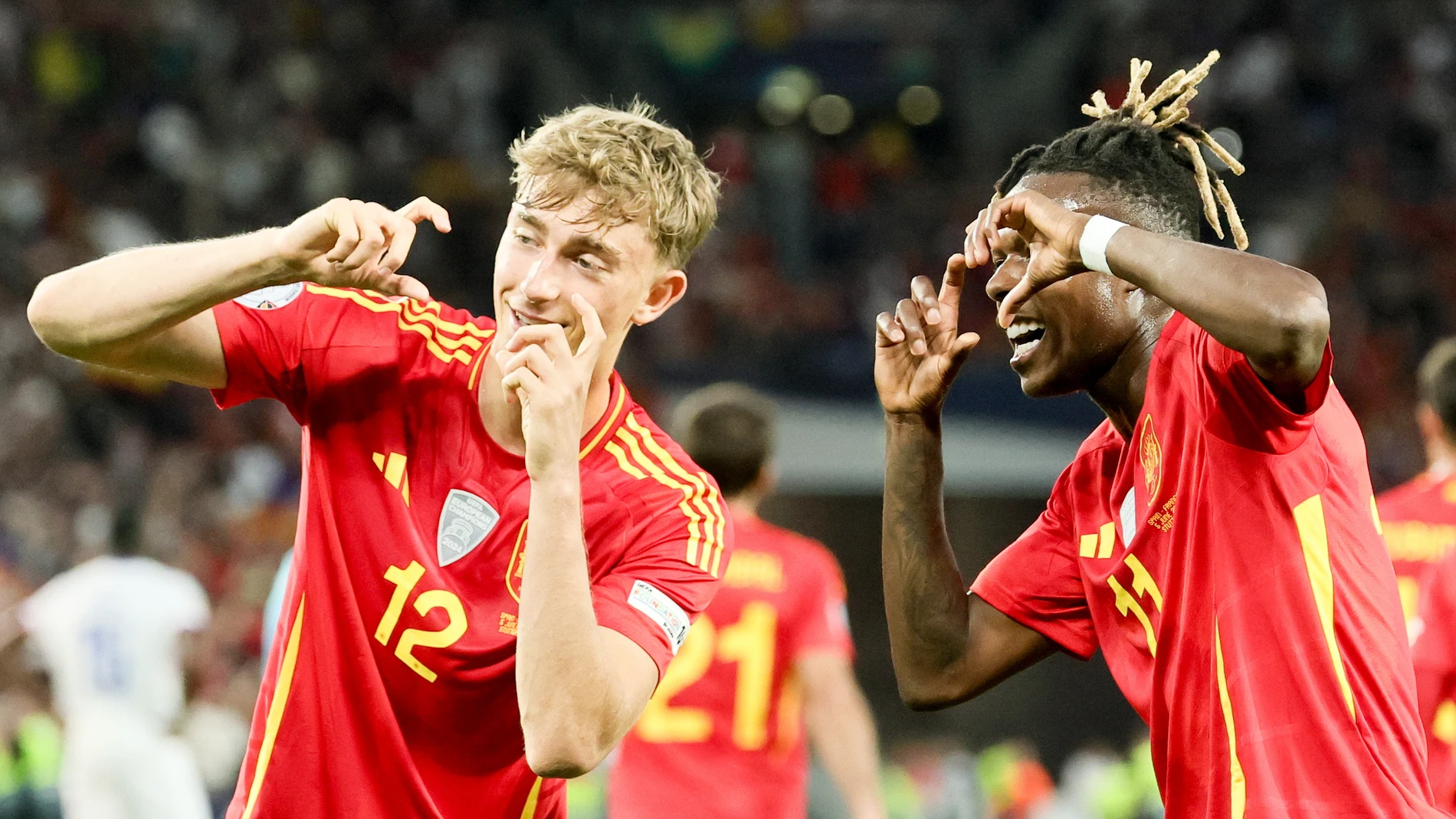 Stuttgart (Germany), 05/06/2025.- Spain’s Nico Williams (R) celebrates scoring the 1-0 goal with teammate Dean Huijsen (L) during the UEFA Nations League semi-final soccer match between Spain and France, in Stuttgart, Germany, 05 June 2025. (Francia, Alemania, España) EFE/EPA/RONALD WITTEK