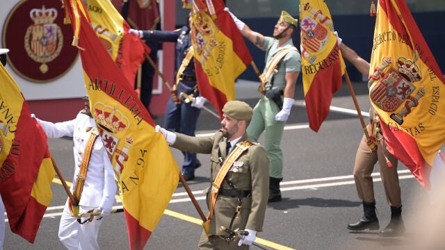 Los Reyes presiden en Santa Cruz de Tenerife el desfile por el Día de las Fuerzas Armadas