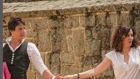Isabel Díaz Ayuso sorprende toreando con Andrés Roca Rey en el campo (imágenes)