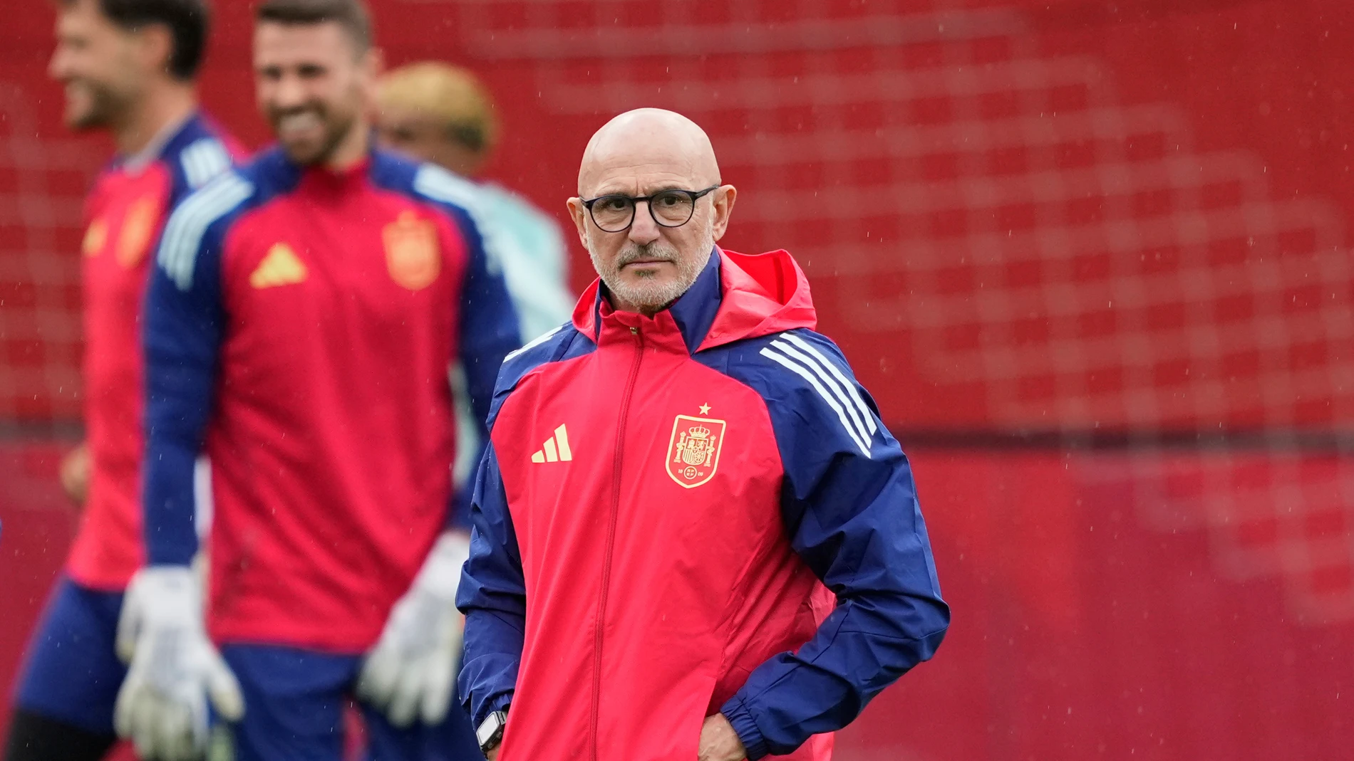 Spain's head coach Luis de la Fuente attends a training session ahead of the Nations League soccer final match between Spain and Portugal in Munich, Germany, Saturday, June 7, 2025. (AP Photo/Martin Meissner)