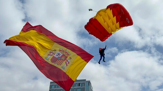 Desfile con motivo del Día de las Fuerzas Armadas 2025