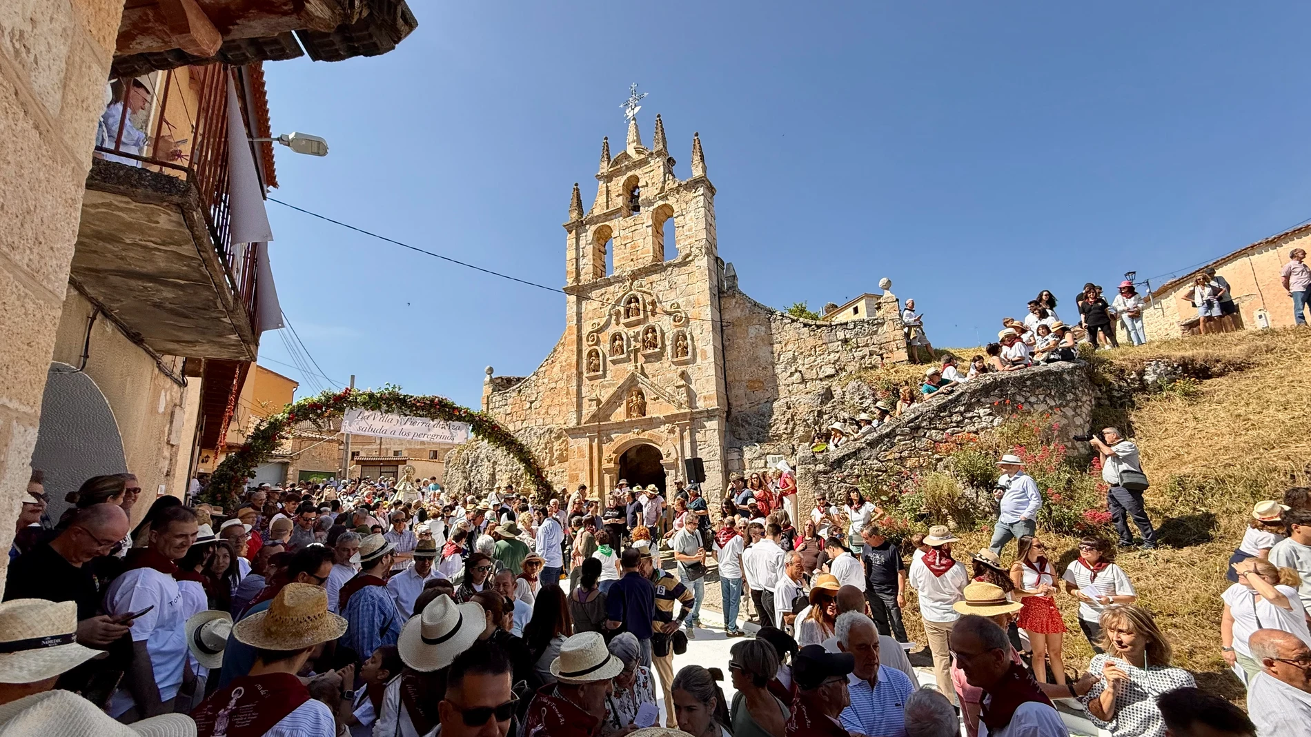 Romería de la Virgen de la Cueva, en Hontangas
