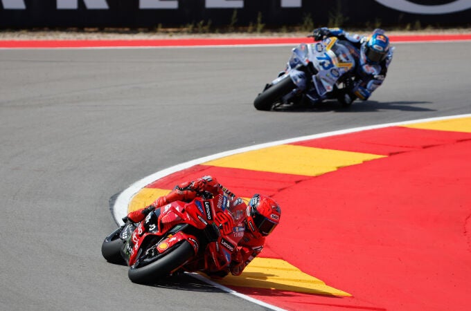 Marc Márquez, por delante de su hermano Álex en el Sprint de Aragón