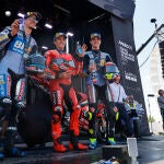 Los hermanos Márquez, junto a Fermín Aldeguer en el podio de la carrera Sprint de Aragón