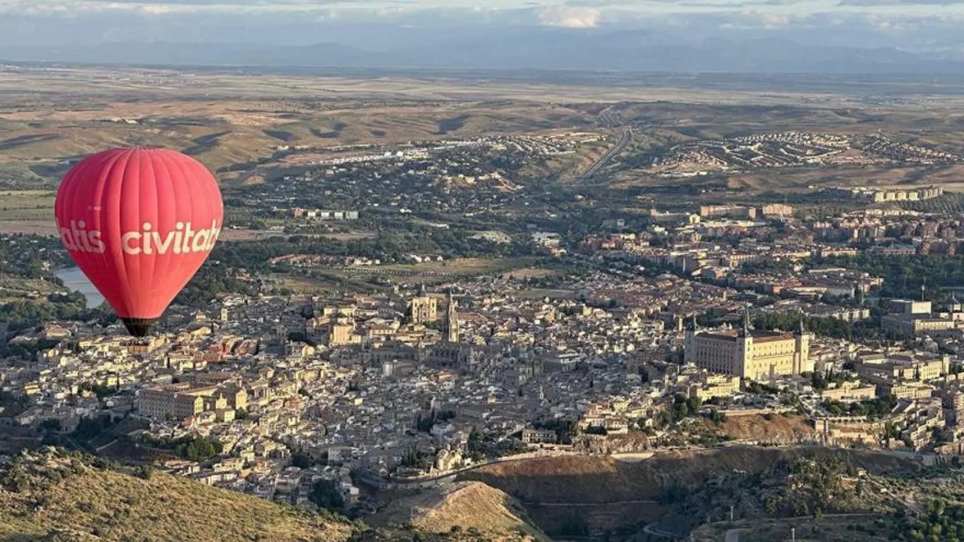 El mejor sitio para ver Toledo entera es este globo aroestático: una panorámica de 360º desde las alturas