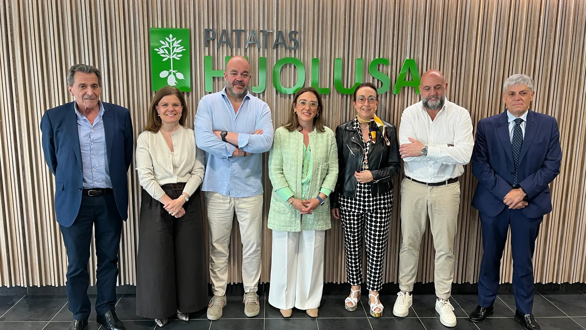 González Corral durante su visita a las instalaciones de Patatas Hijolusa
