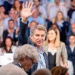Feijóo promete "una limpieza total" y dice que Sánchez "sobra desde hace tiempo"