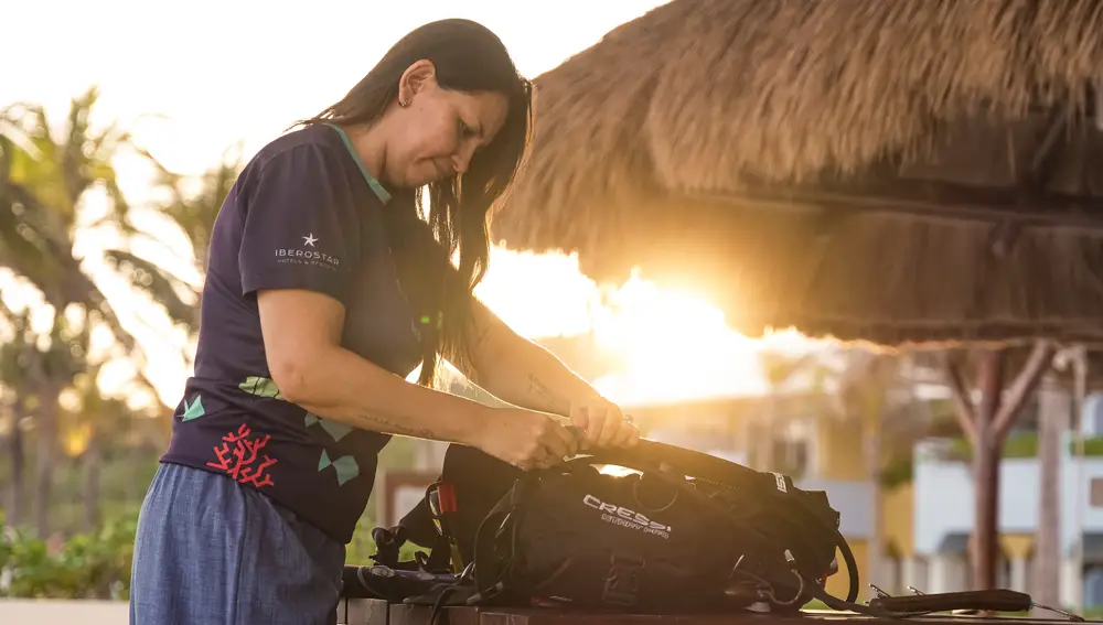 El turista que llega, por ejemplo, a Iberostar Coral Cancún 5*, puede practicar buceo o esnórquel en zonas donde se trabaja activamente en la recuperación del coral