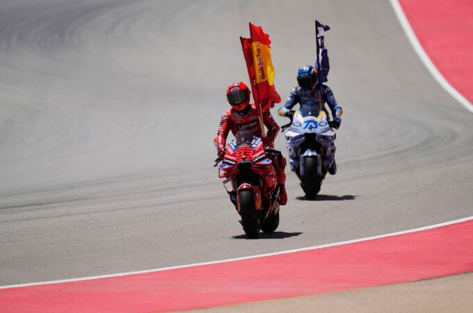 Los hermanos Márquez, en la vuelta de honor en Alcañiz