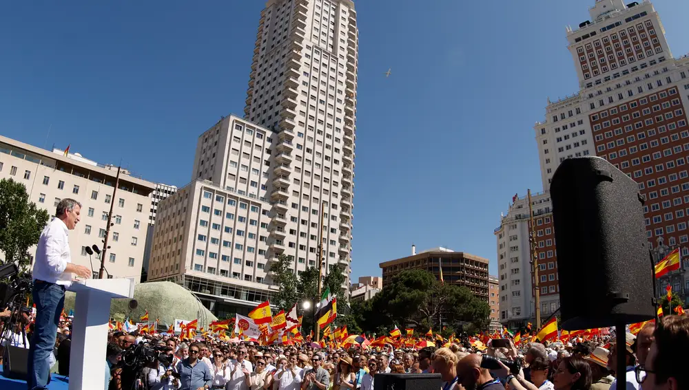 Manifestación del PP contra Sánchez bajo el lema 'Democracia o mafia'