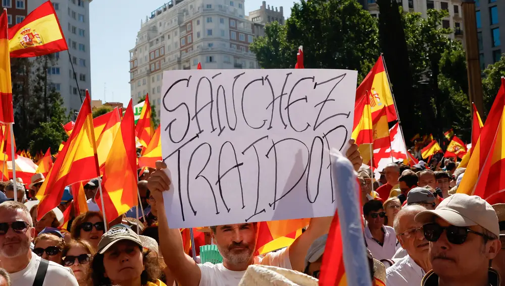 Manifestación del PP contra Sánchez bajo el lema 'Democracia o mafia'