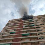 Incendio de una vivienda en la avenida de Tamarindos, en Valencia