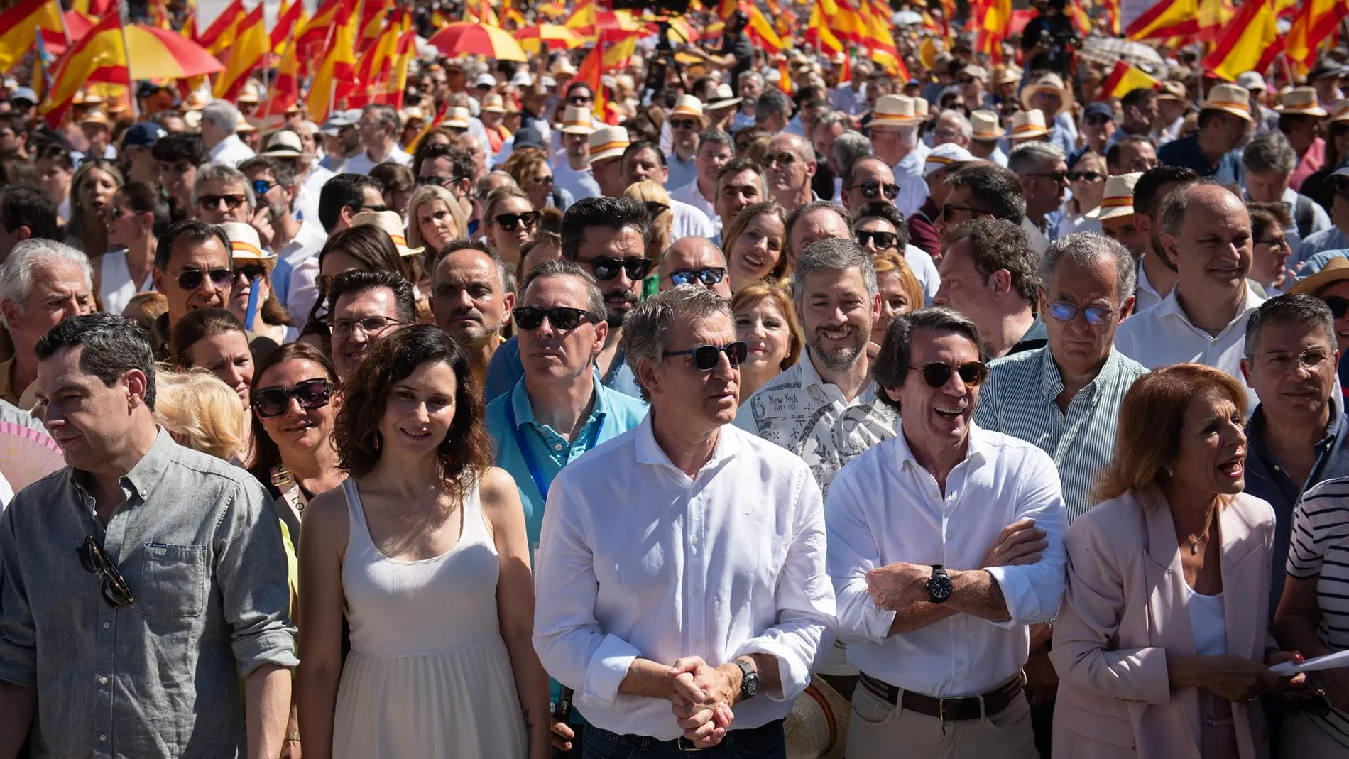 Juanma Moreno, Isabel Díaz Ayuso, Alberto Núñez Feijóo y José María Aznar, ayer en la manifestación de Madrid
