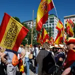 Sexta manifestación del PP contra Sánchez bajo el lema 'Democracia o mafia'