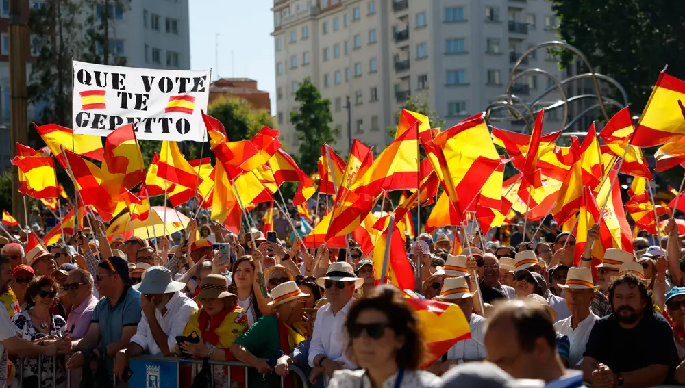 Manifestación del PP contra Sánchez bajo el lema 'Democracia o mafia'