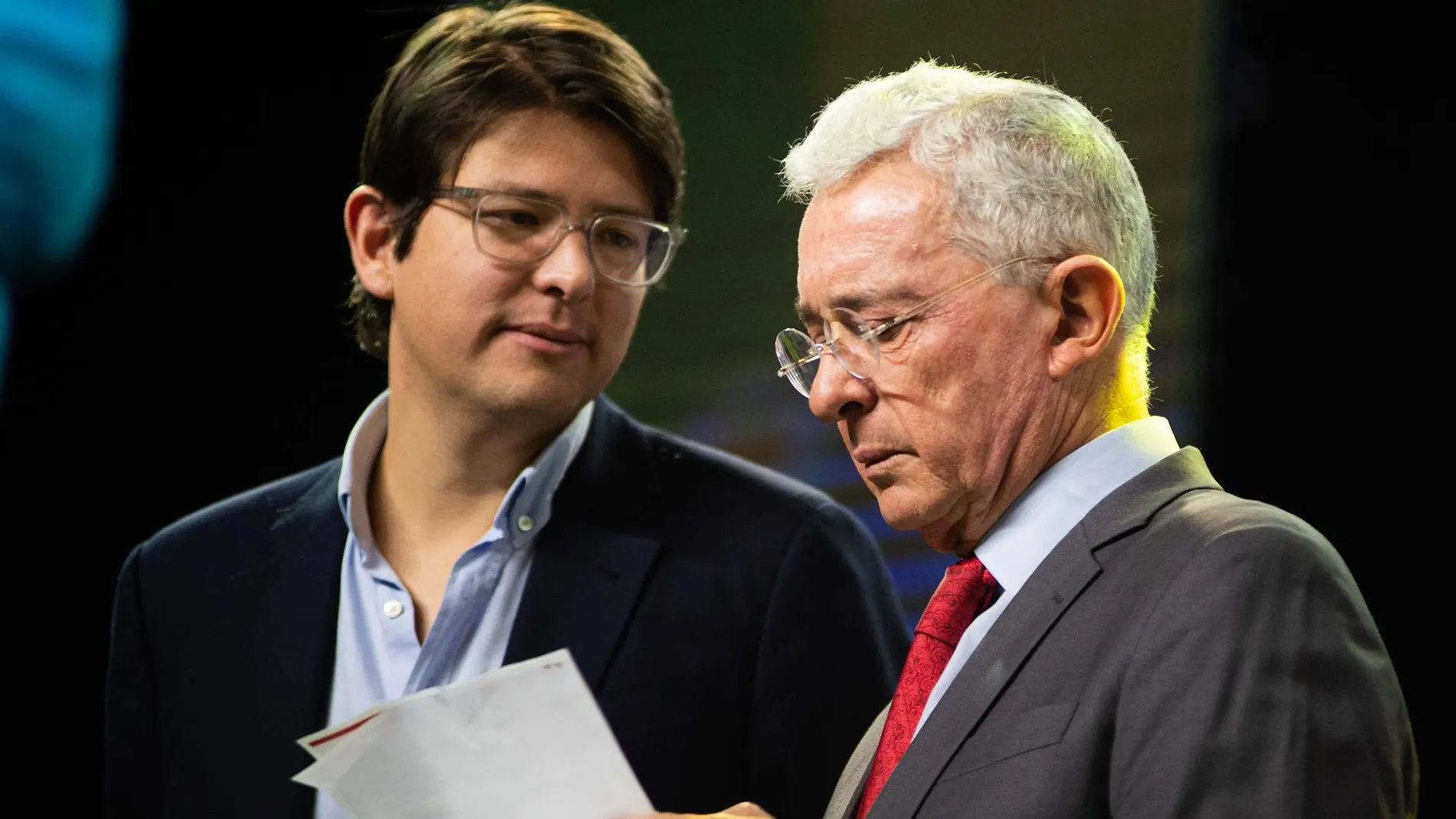 Colombia.- AMP.- Disparan contra el aspirante presidencial colombiano Miguel Uribe en un mitin en Bogotá