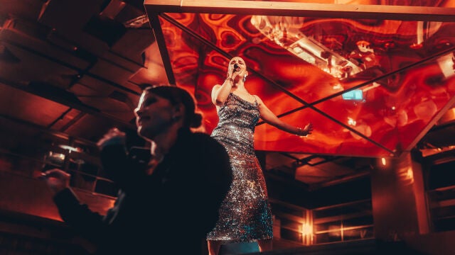 5 restaurantes con comida espectacular y shows en vivo para disfrutar este verano en Madrid