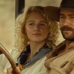 Brandon Sklenar y Julia Schlaepfer, sin ser los protagonistas absolutos, son dos pesos pesados dentro de la trama