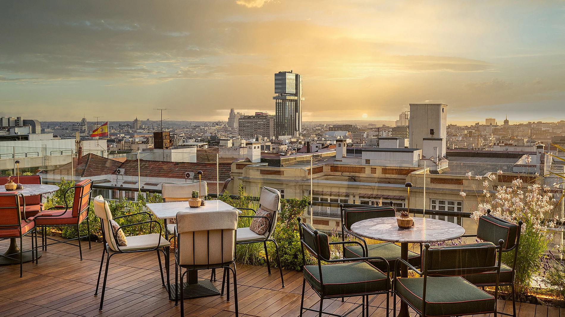Así es la propuesta de verano del icónico rooftop Picos Pardos