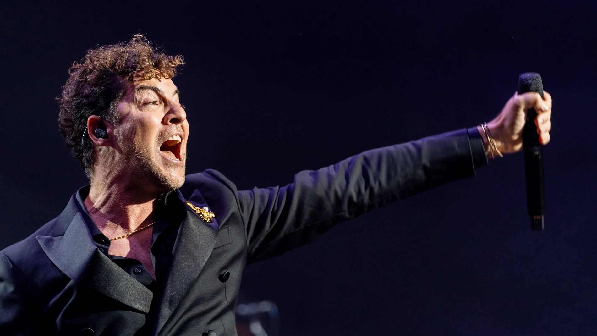 AME4294. NUEVA YORK (ESTADOS UNIDOS), 07/06/2025.- El cantante español David Bisbal se presenta durante un concierto de su gira ‘Back in the USA 2025 Tour' este sábado, en el teatro Brooklyn Paramount en Nueva York (Estados Unidos). EFE/ Angel Colmenares