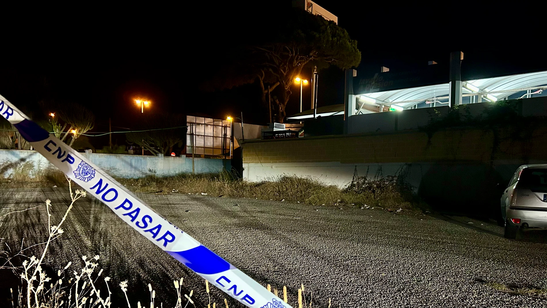 MARBELLA (MÁLAGA), 07/06/2025.- Una mujer ha sido asesinada en Marbella (Málaga) presuntamente a manos de su pareja y agentes de la Policía Nacional ya han detenido este sábado al supuesto autor. La Policía Nacional se ha hecho cargo de las investigaciones tras confirmarse el hallazgo del cadáver de una mujer, de 53 años, con signos de violencia, según han confirmado a EFE fuentes policiales. EFE/ Esther Gómez