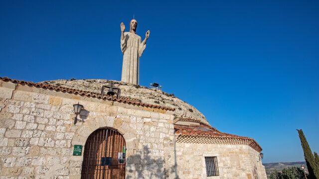 El Cristo del Otero es una referencia en el "skyline" palentino