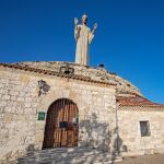 El Cristo del Otero es una referencia en el "skyline" palentino