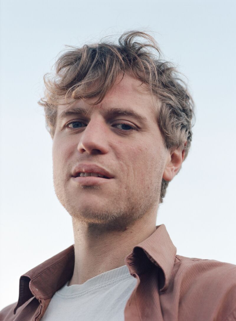 Johnny Flynn, encargado de interpretar a Lucius Malfoy en la serie de Harry Potter
