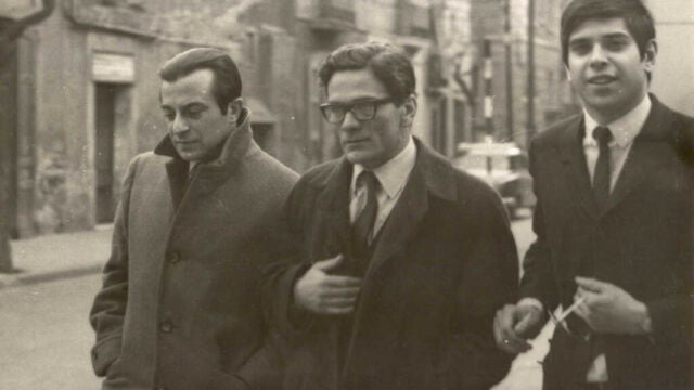 Pier Paolo Pasolini, entre José Agustín Goytisolo y Salvador Clotas en la Barcelona de 1968