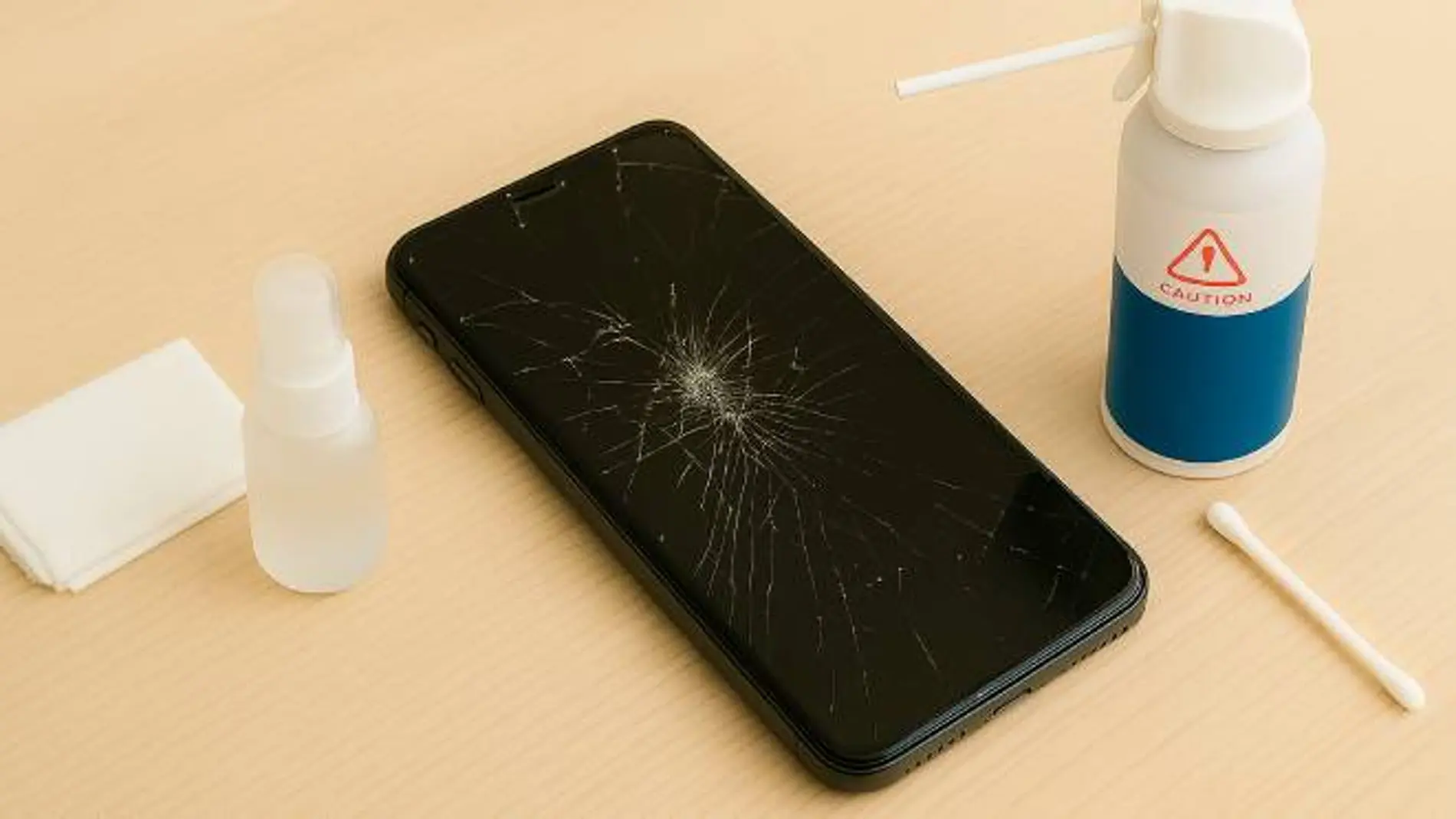 Cómo limpiar la pantalla de un móvil que se ha agrietado o ha perdido partes del vidrio protector.