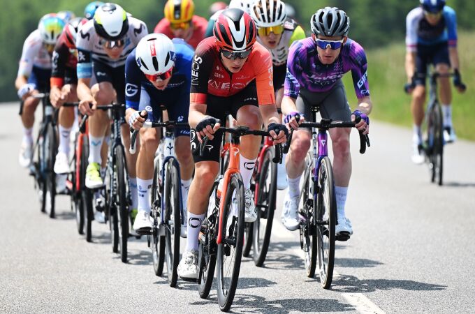 Iván Romeo da la campanada y estrena su palmarés en el Dauphiné