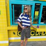 Influencer con bermudas.