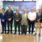 El consejero de Movilidad y Transformación Digital, José Luis Sanz Merino, inaugura la VI edición de la White Hat Conference con el lema ‘IA, Ciberdelincuencia y Ciberdefensa’. También asisten el alcalde de León, José Antonio Diez; el vicerrector de Internacionalización y Compromiso Global de la ULE, José Alberto Benítez; el director de Incibe, Félix Barrio, y el director de Health Informatics & Health Scienc-es de Boston University (USA), Lou Chitkushev