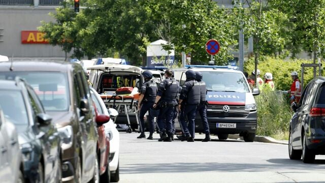 Servicios de emergencia en la ciudad austriaca de Graz tras el tiroteo