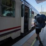 MADRID.-El Gobierno aprueba este martes el programa 'Verano Joven 2025' con descuentos para viajar en tren y autobús