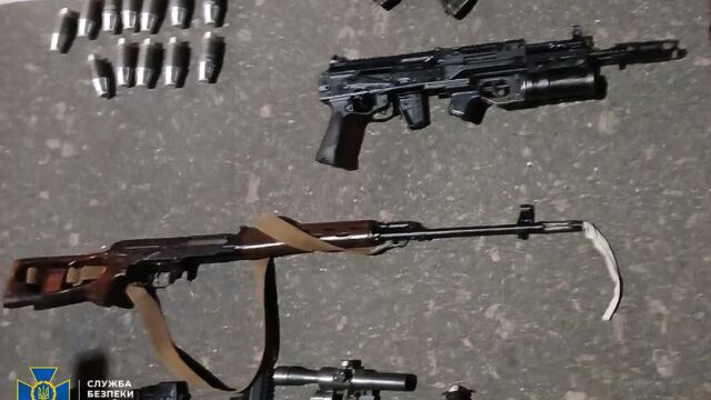 Armas usadas incautadas por la inteligencia ucraniana