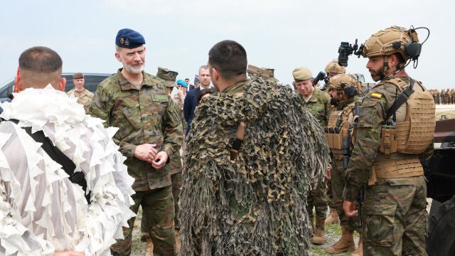 Felipe VI visita a las tropas españolas desplegadas en Rumanía