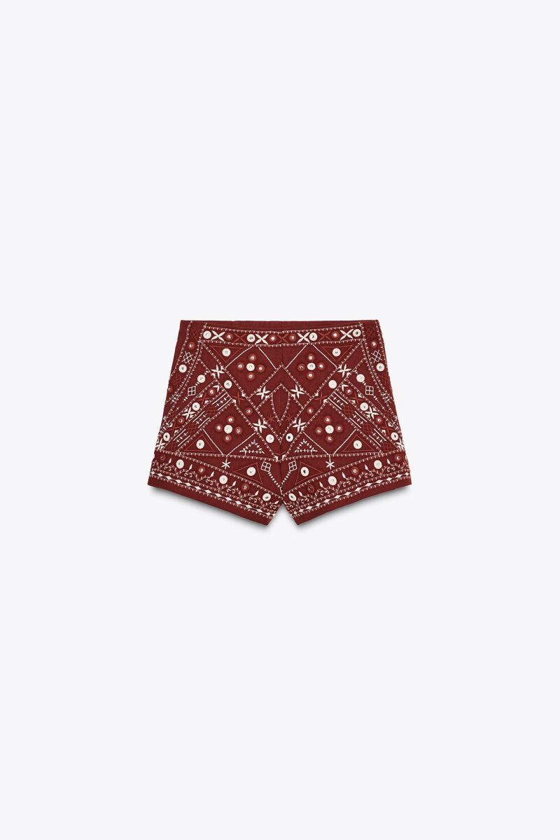 Bermudas bordados espejos.
