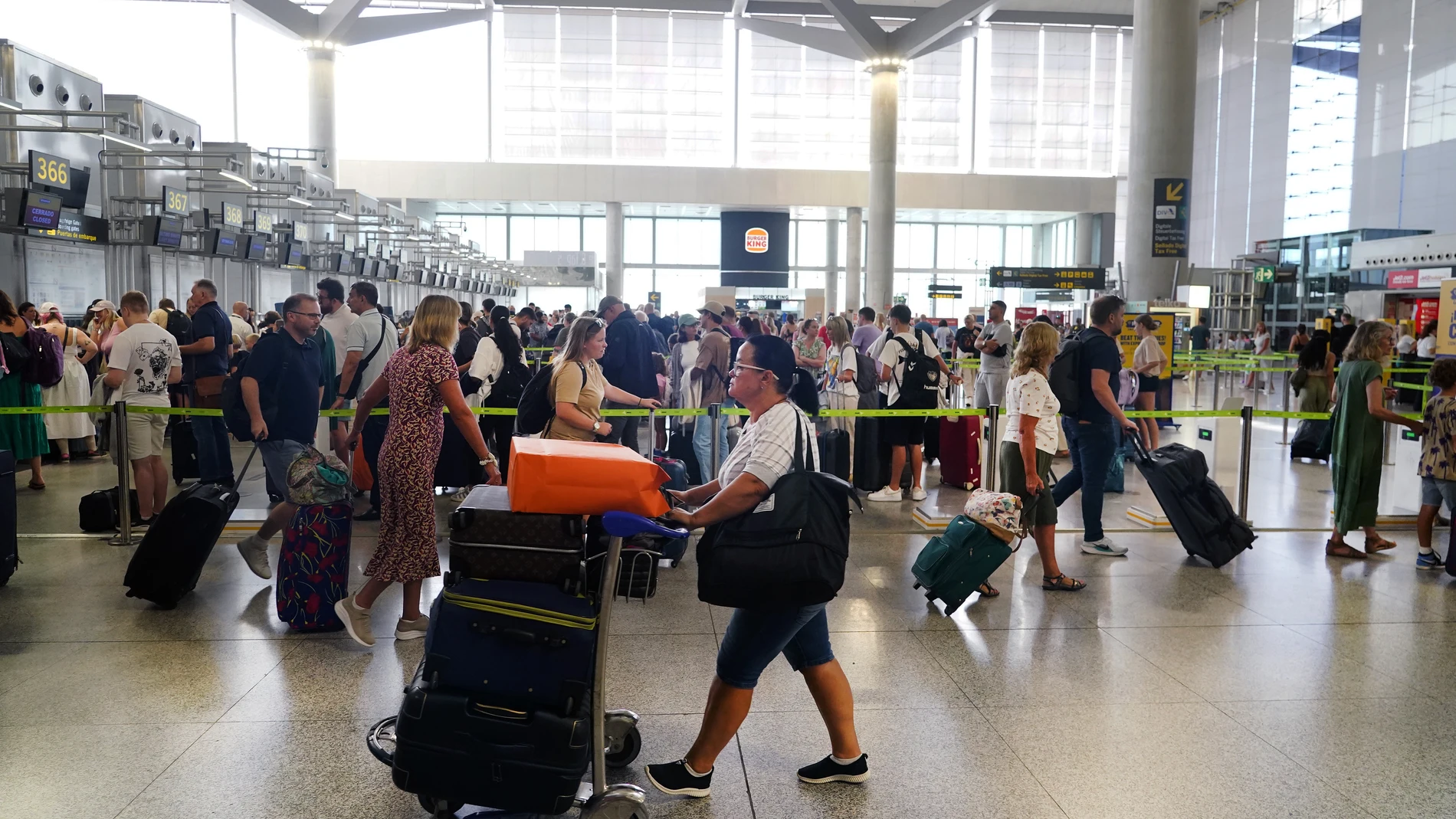 Administraciones públicas malagueñas y sectores económicos de la provincia reclaman la ampliación del aeropuerto de Málaga