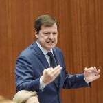 El presidente de Castilla y León durante su intervención en las Cortes regionales