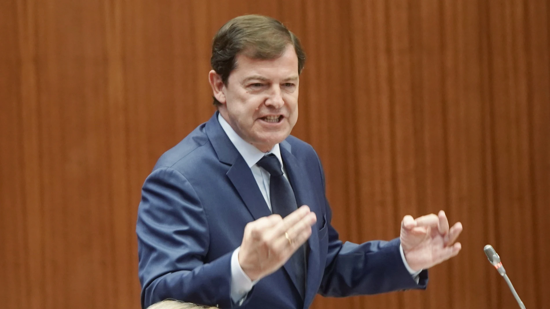 El presidente de Castilla y León durante su intervención en las Cortes regionales