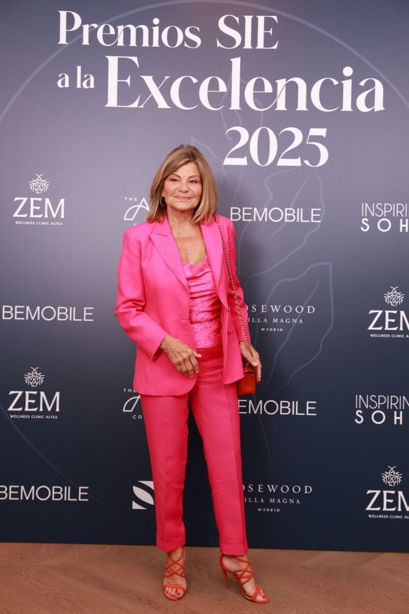 El traje rosa de Cari Lapique.
