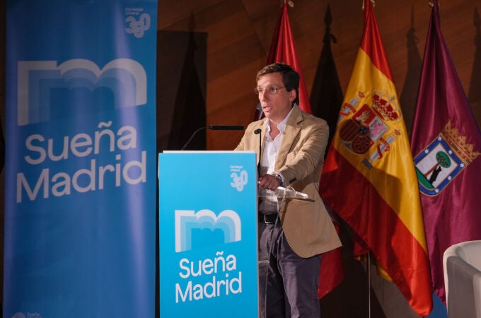 Almeida, esta mañana, en el Palacio de Cibeles, durante la presentación de resultados de los grupos de trabajo