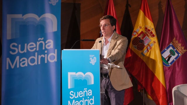Almeida, esta mañana, en el Palacio de Cibeles, durante la presentación de resultados de los grupos de trabajo